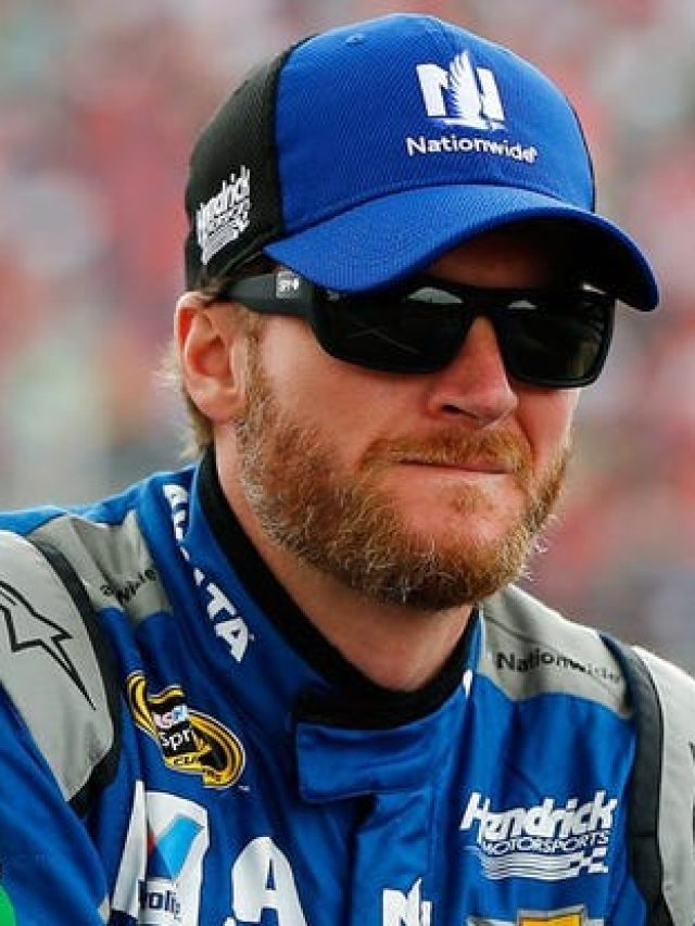Look Dale Earnhardt Jr's Outfit Going Viral On Sunday (4)